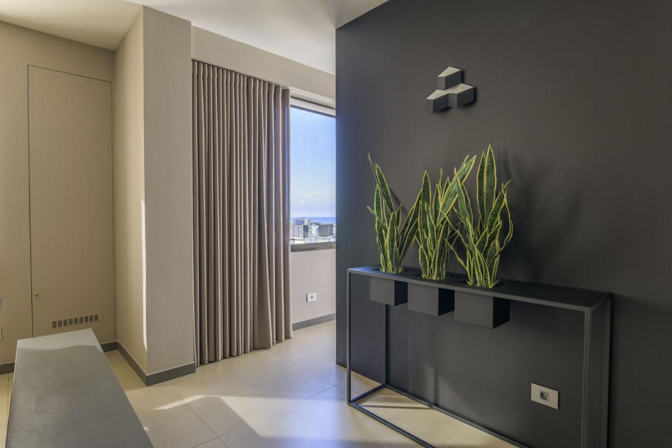 The Corner 1br In Gemmayze Apartment *